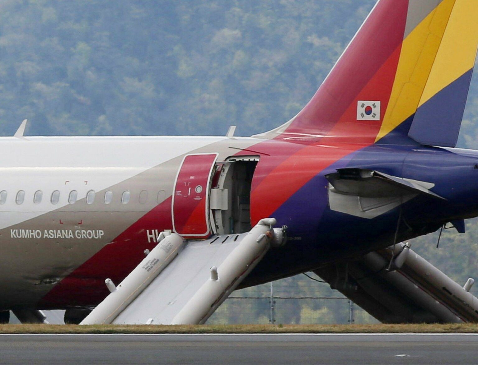 Aircraft Evacuated, Bases Closed as Debby Batters Southeast US