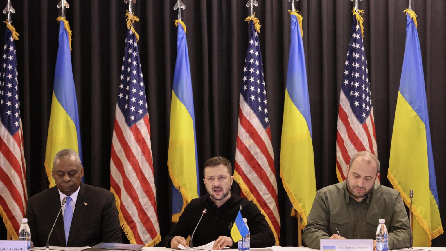 In Their Final Meeting, Zelenskyy and Austin Say Military Aid to Ukraine Must Continue