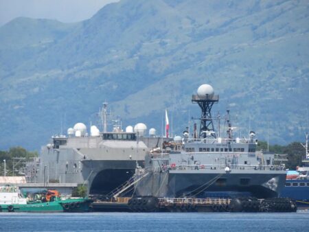 ‘I did not have international relations with that country,’ USS Clinton’s skipper says after penetrating South China Sea