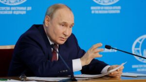 Ukrainian President Welcomes Russian Overtures, But Says Ceasefire Must Come Before Peace Talks