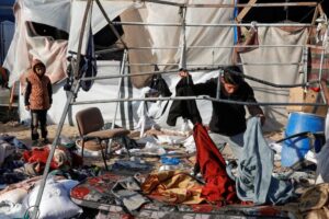 Israeli Strikes Across Gaza Kill Dozens and Force a Main Hospital to Close, Health Officials Say